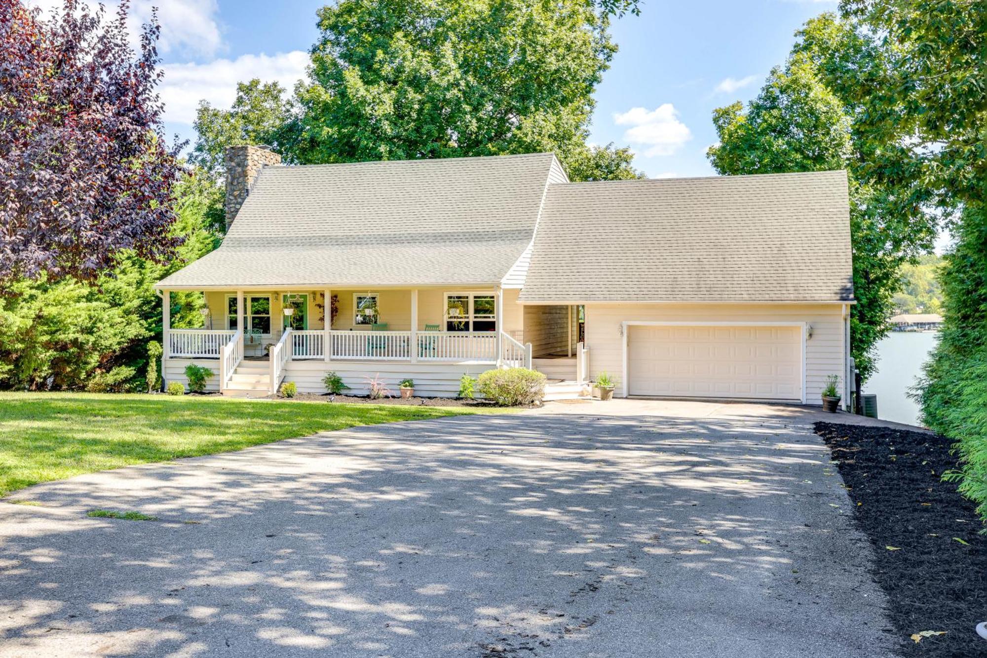 Smith Mountain Lake Retreat With Private Beach! Huddleston Extérieur photo