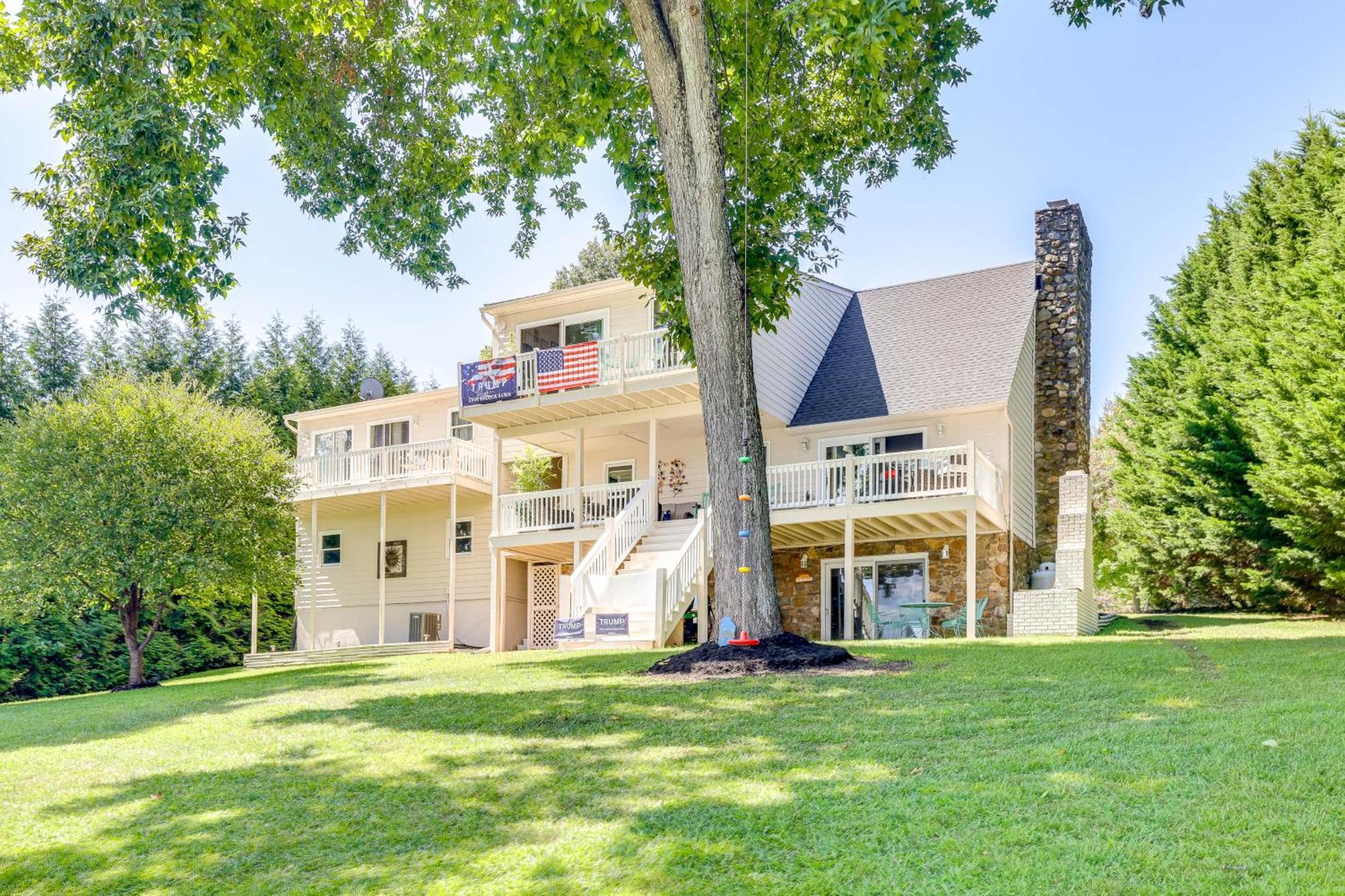 Smith Mountain Lake Retreat With Private Beach! Huddleston Extérieur photo